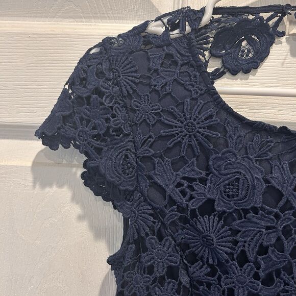LULUS Dress Love Poem Crochet Lace Mini Open Back Navy Blue Medium NWT Wedding - Picture 2 of 8